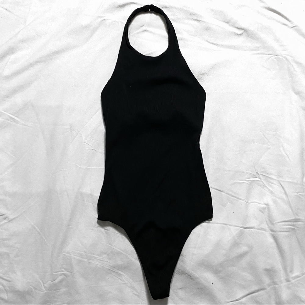 ☕️ wilfred ribbed halter bodysuit - Picture 1 of 6